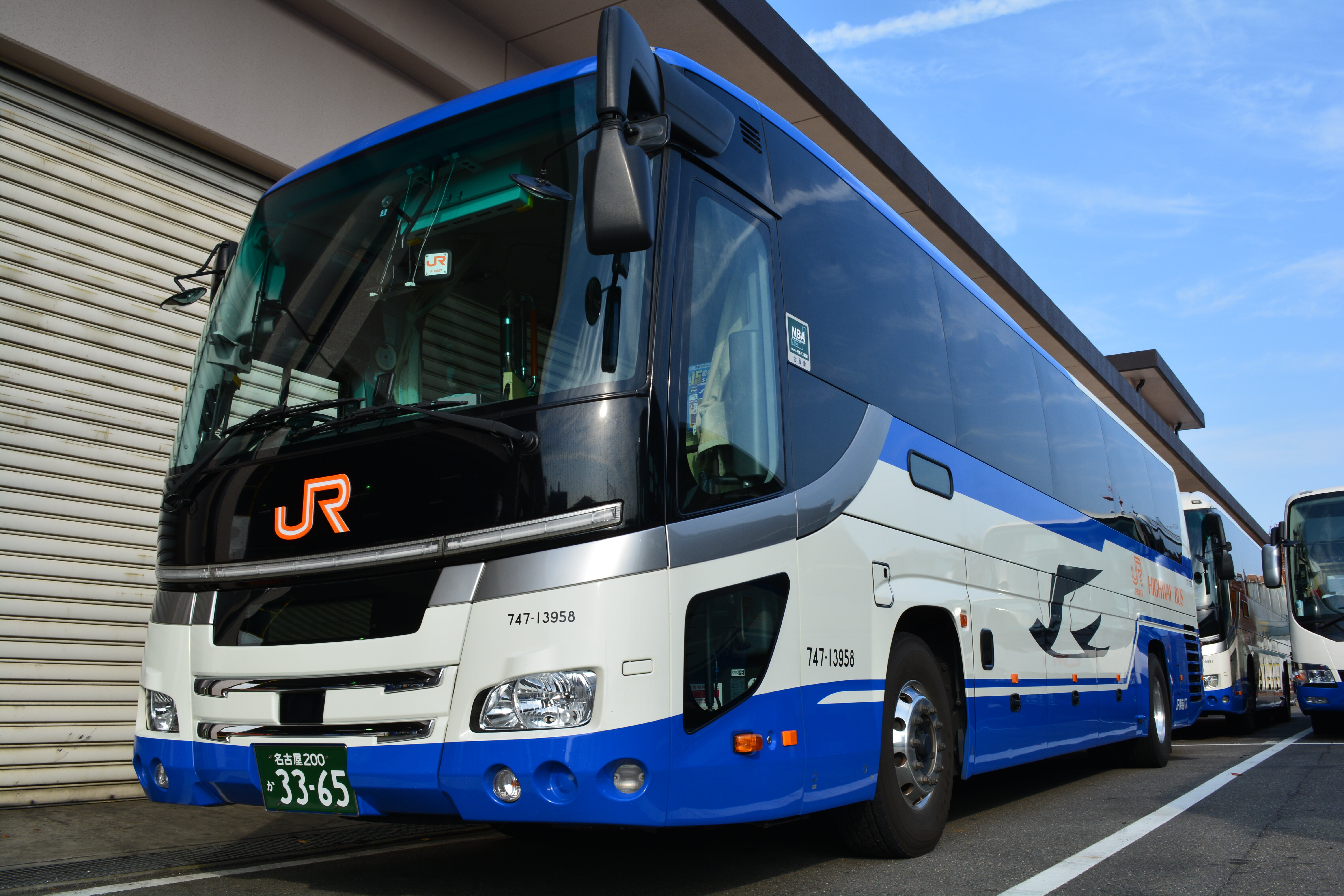 東名ハイウェイバスの共同運行会社2社が トミカ「日野セレガ
